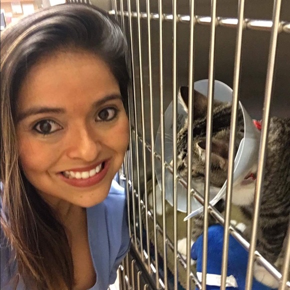 Meet your Posher, Cristina - Picture 1 of 2